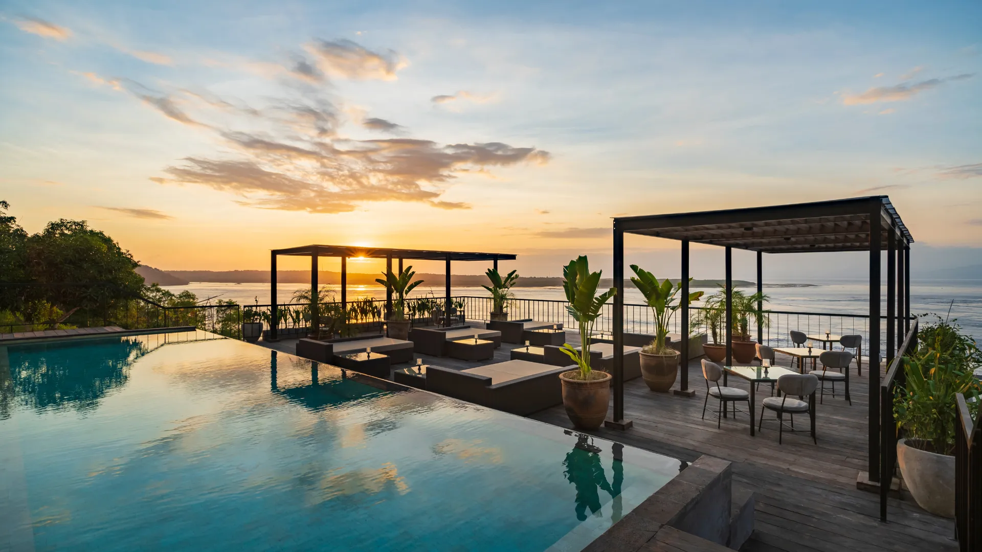 Top 5 Sunset Spots in Nusa Penida (Complete Guide) 2