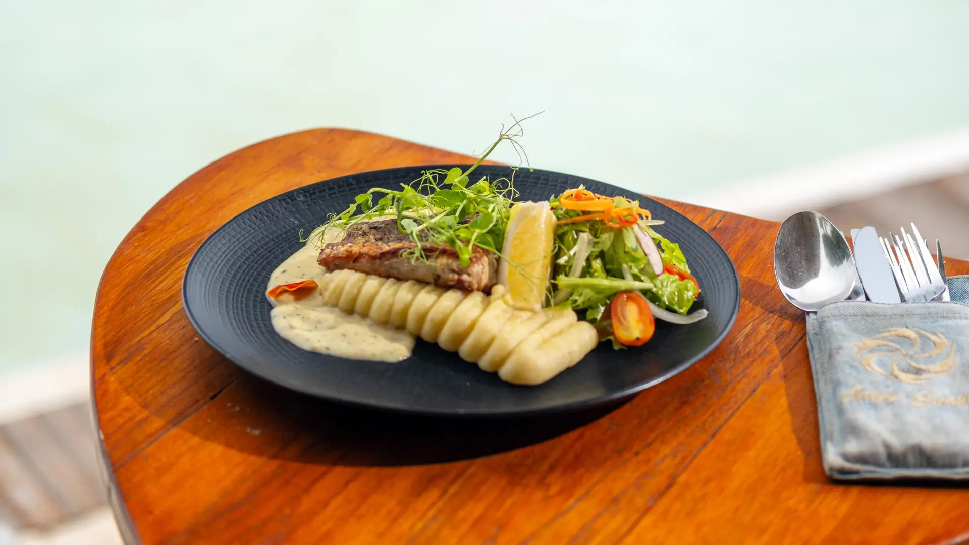 A TASTE OF APRIL ABOVE THE OCEAN CLIFF OF NUSA PENIDA